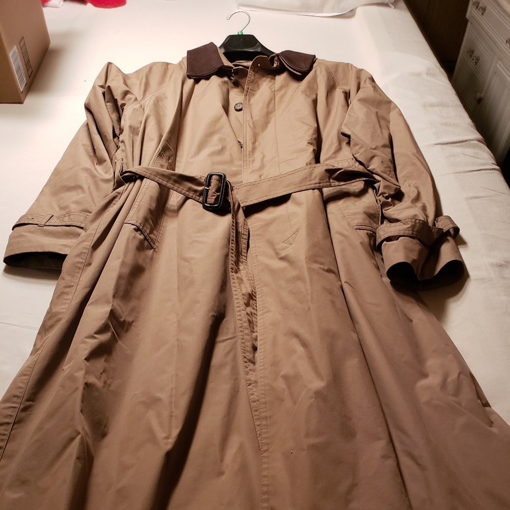 Vintage Men's London Fog trench coat, 44 regular